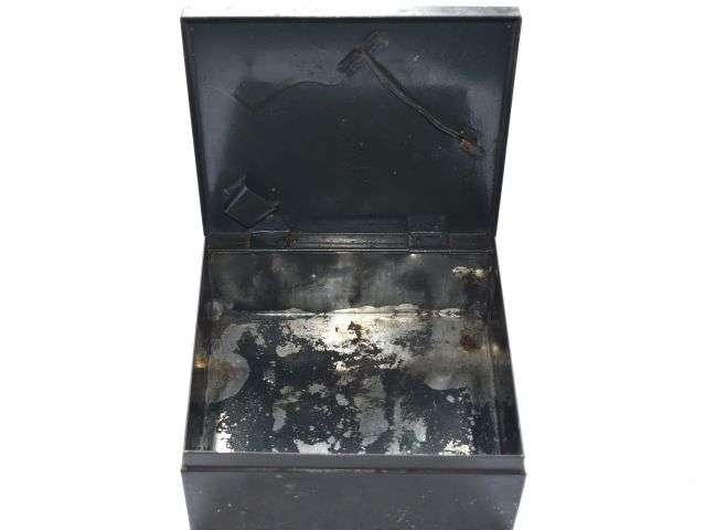 30) Excellent Original WW2 RAF AM Issue Aircraft Dinghy Large First Aid Outfit Tin — image 4