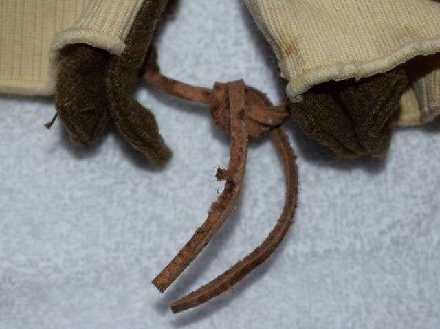 4) Excellent Original WW2 British Unmarked SOE Parachutists Issue Knee Pads — image 3