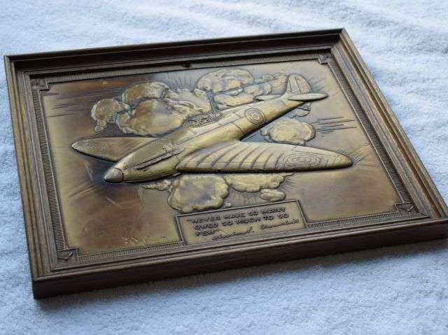 108) Nice Original WW2 RAF Battle of Britain Commerative Wall Plaque Spitfire With Churchill Quote 1941 — image 4