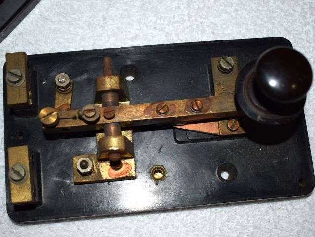 33) Excellent Original WW2 RAF Bakelite Morse Key Type D Ref No 10A/7373 — image 3