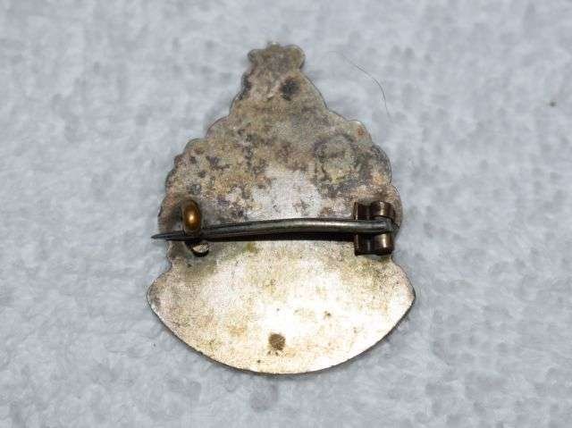 15) Nice Original WW1 WW2 Pin Back Sweetheart Brooch The Gloucestershire Regiment — image 2