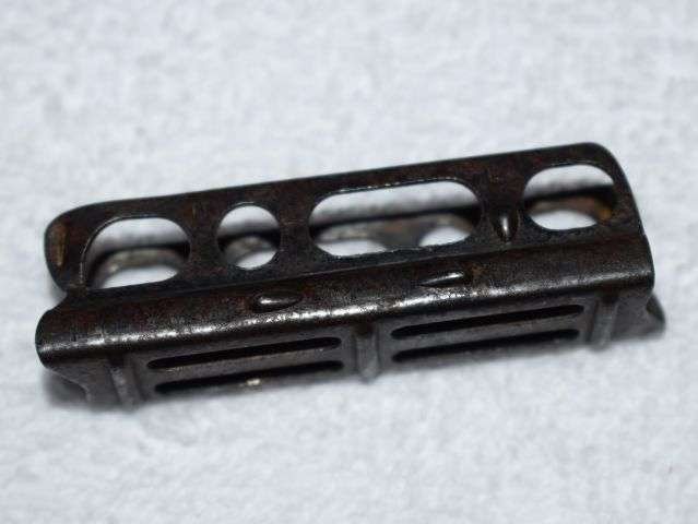 17) Excellent Original WW1 British .303 Stripper Clip & Wooden Headed Drill Rounds — image 7