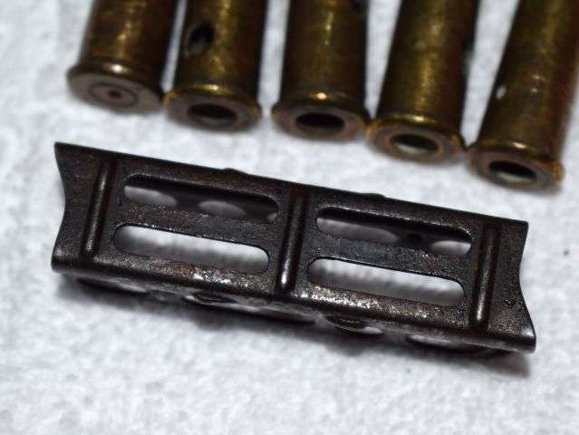 17) Excellent Original WW1 British .303 Stripper Clip & Wooden Headed Drill Rounds — image 8
