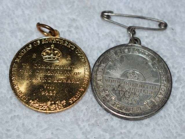 50) Good Original Group of 5 Coronation Medals, GRV, GRVI & ERVIII — image 2