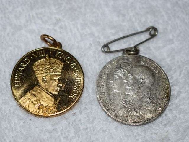 50) Good Original Group of 5 Coronation Medals, GRV, GRVI & ERVIII — image 3