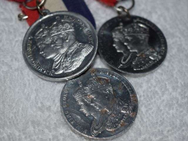 50) Good Original Group of 5 Coronation Medals, GRV, GRVI & ERVIII — image 5