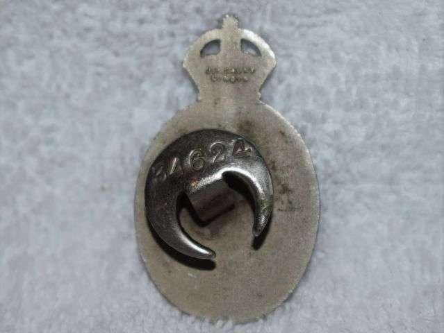 28) Unusual Original WW1 On War Service 1915 Enamel Lapel Badge in White Metal — image 2