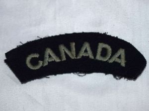 30) Excellent Original WW2 RCAF Canada Woven Cloth Shoulder Title