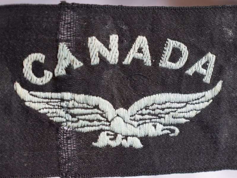 37) Excellent Original WW2 RCAF Canada over Right Facing Albatross Woven Cloth Shoulder Title — image 3