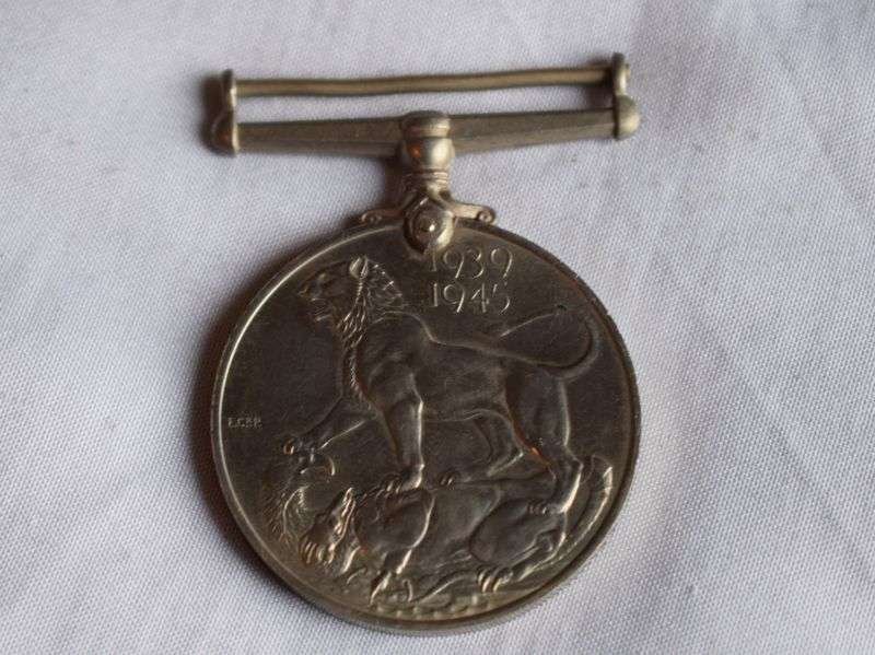 48) Original Near Mint Full Size WW2 British War Medal With No Ribbon — image 2