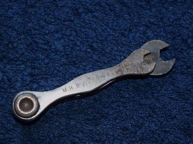 86) Small WW2 British Motorcycle Combination Spanner Set 3 spanners MHB 1944. — image 4