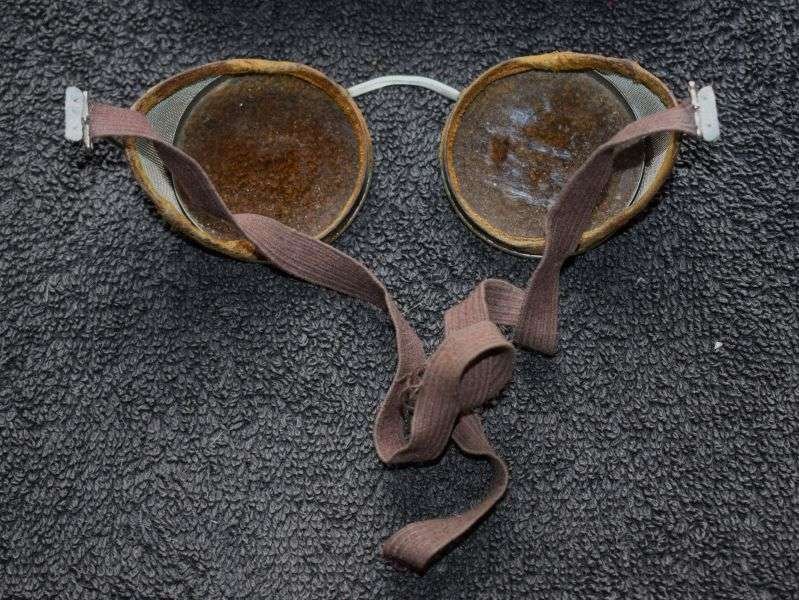 32) Nice Original WW1 US Military Willson Service Goggles & Issue Tin 1915 — image 13
