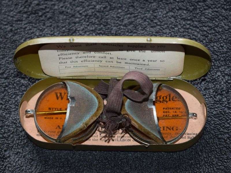32) Nice Original WW1 US Military Willson Service Goggles & Issue Tin 1915 — image 2