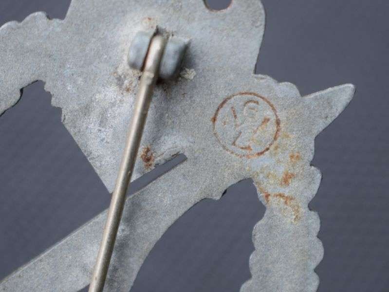42) Genuine WW2 German Silver Infantry Assault Award Badge Marked GWL — image 4