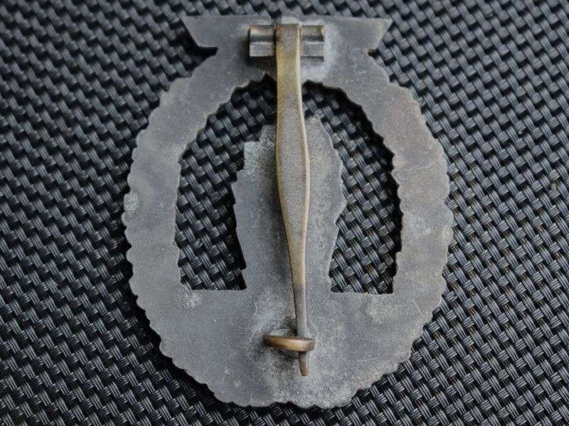 30) Genuine WW2 German Kriegsmarine Minesweeper Award Badge in Good Condition — image 6