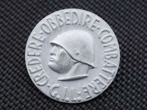 120) Excellent Original WW2 Fascist Italian GIL Youth Badge