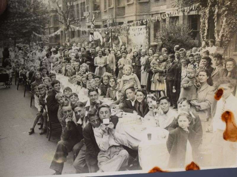 124) Interesting Original WW2 VE Day Street Party Willesden, London 1945 — image 4