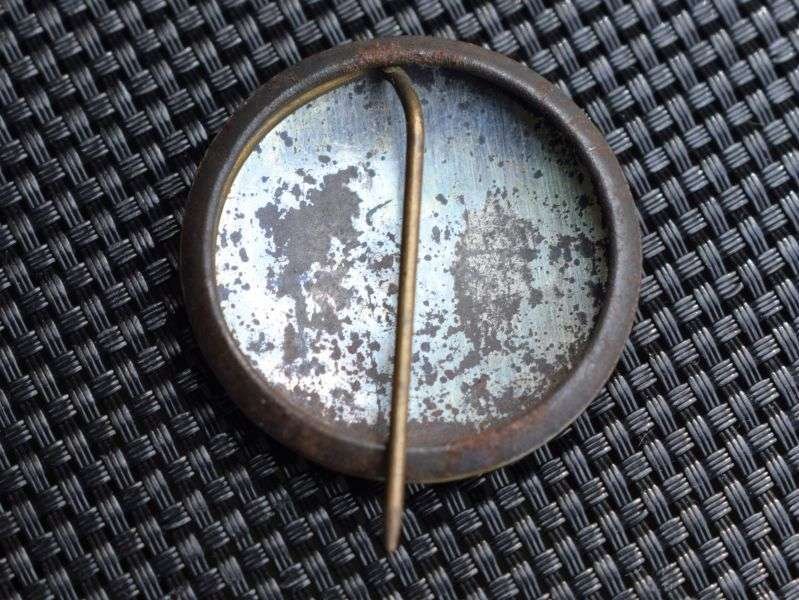 132) Excellent Original WW2 Australian Celluloid Badge Medical Aid & Comforts to Russia — image 2