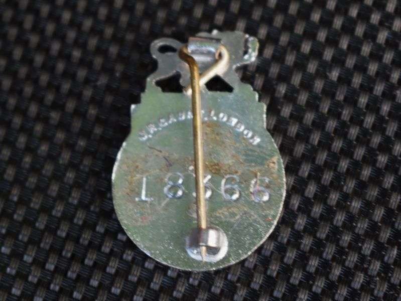 123) Excellent Original WW2 Voluntary Worker For The Forces Enamel Pin Badge — image 2