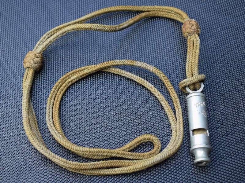95) Good Original British Army Officers Private Purchase Tube Whistle & Original Khaki Lanyard — image 2