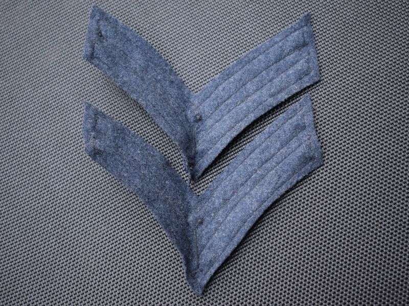 17) Excellent Original Matching WW2 RAF Corporals Rank Stripe Pair — image 2