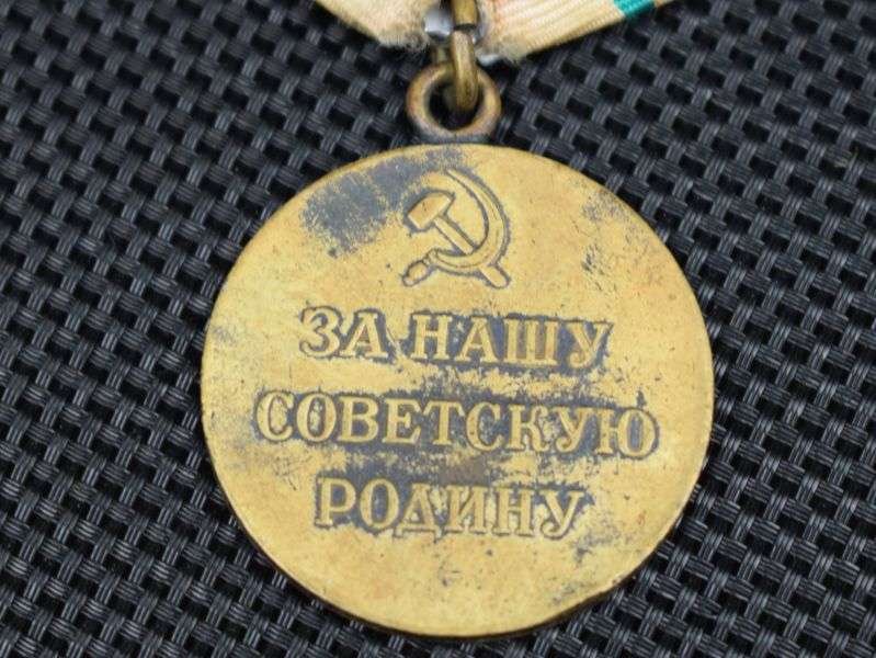 46) Nice Original WW2 Russian Medal for The Defence of Leningrad — image 2
