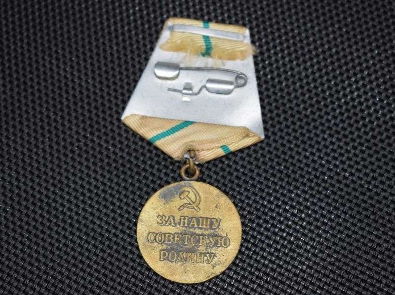 46) Nice Original WW2 Russian Medal for The Defence of Leningrad — image 3
