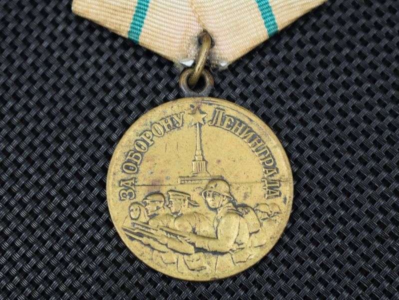 46) Nice Original WW2 Russian Medal for The Defence of Leningrad — image 4