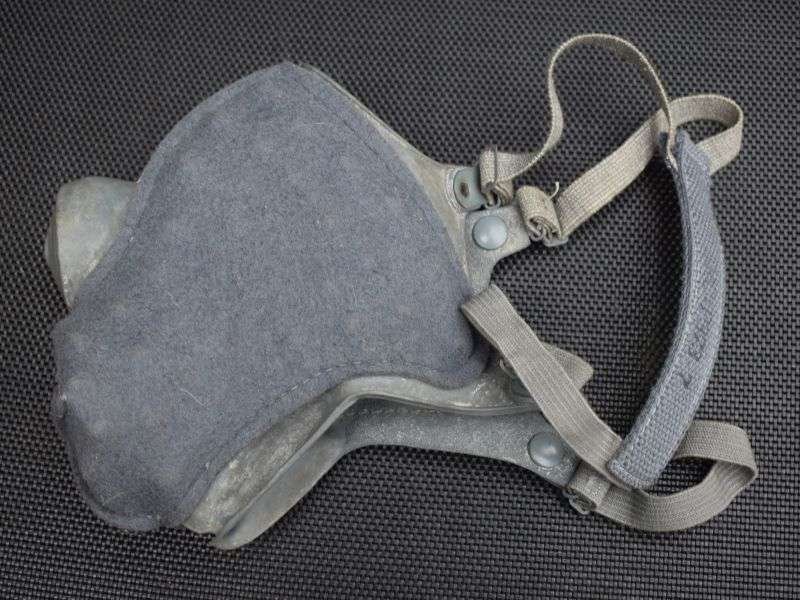 82) Excellent Unissued WW2 US Military Drivers Dust Respirator M1 in Issue Box 1942 — image 4