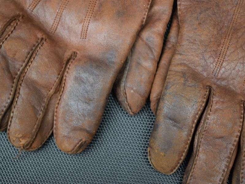 50) 1920s-30s Nice Quality British Motorcyclists Leather Gauntlets. — image 4