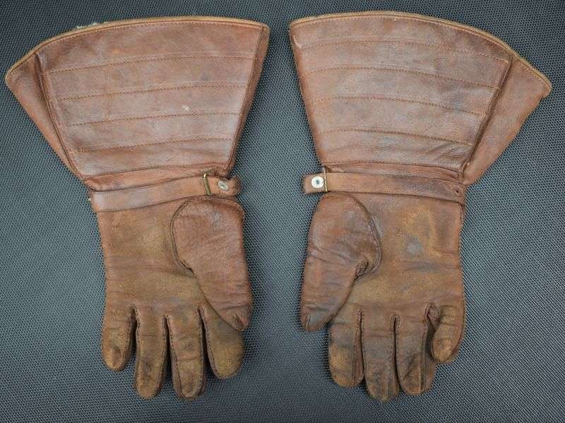 50) 1920s-30s Nice Quality British Motorcyclists Leather Gauntlets. — image 5