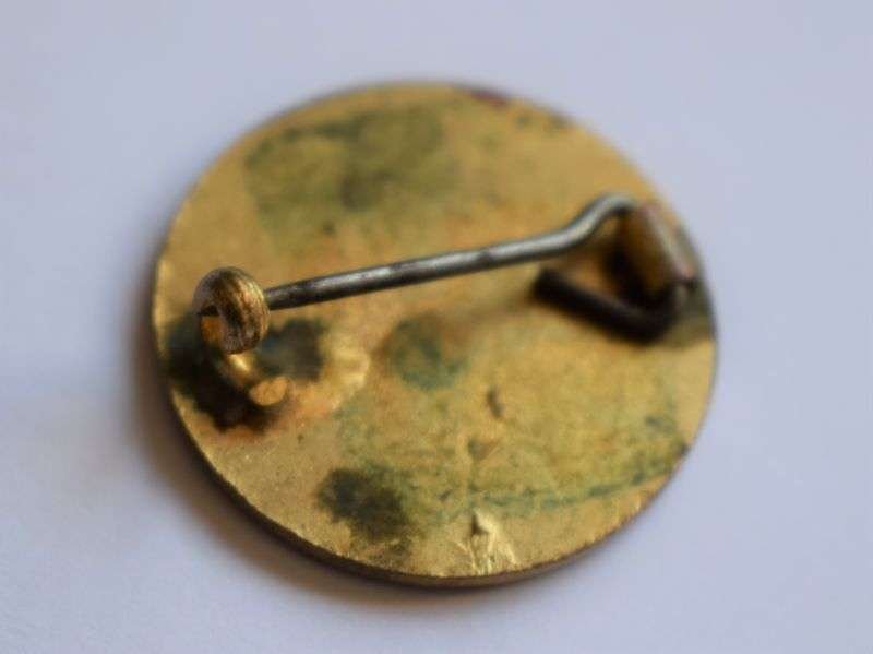 138) Nice original Enamel Badge County Borough of Grimsby Raid Welfare — image 2