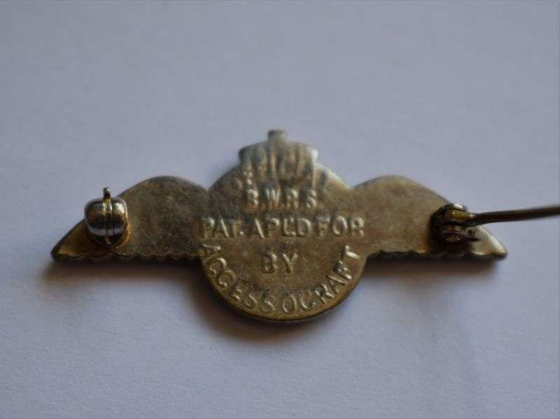 137) Excellent Original WW2 British War Relief Society RAF Wings Pin Badge — image 2