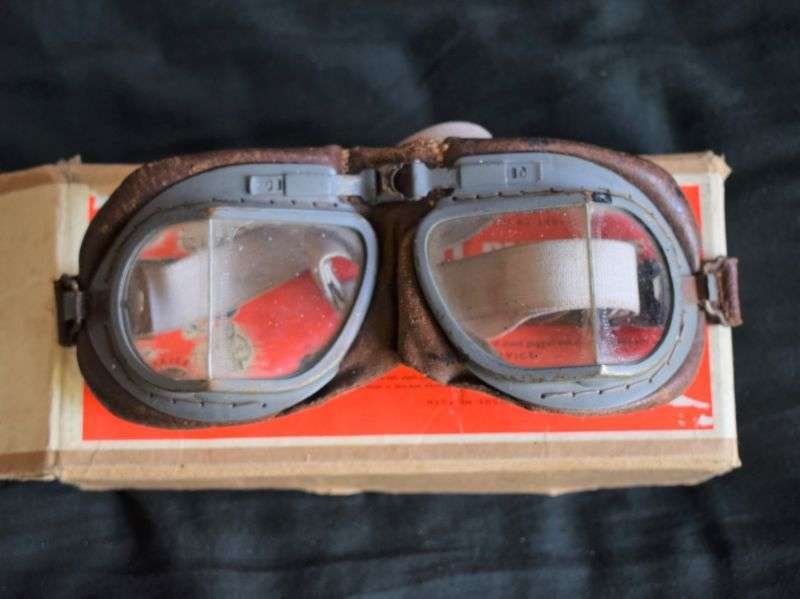 14) Excellent Original Vintage RAF MKVIII Flying Goggles & Later Box — image 2