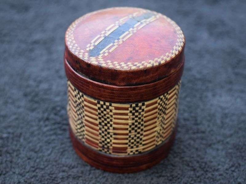 7) Interesting Original WW2 Woodbine Cigarette Tin With Leather worked Outer POW, North Africa? — image 6