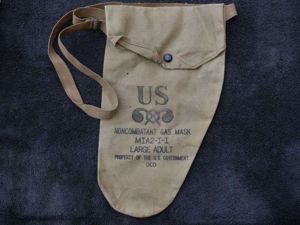 52) Excellent Original WW2 US Noncombatant Gas Mask Bag MIA2-I-I