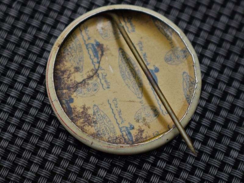 101) Original Wartime General MacArthur Win or Die Badge — image 2