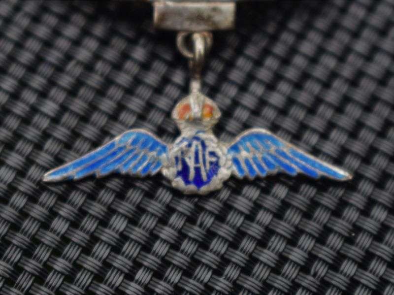 98) Nice Original WW2 RAF Wings Brooch Marked as Silver — image 3