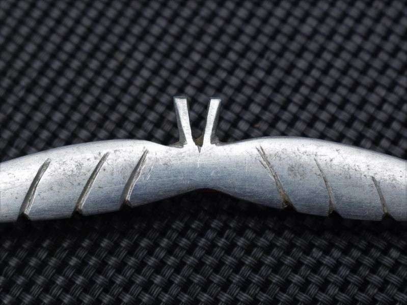 97) Interesting Original WW2 Alloy V for Victory Wings Brooch — image 3