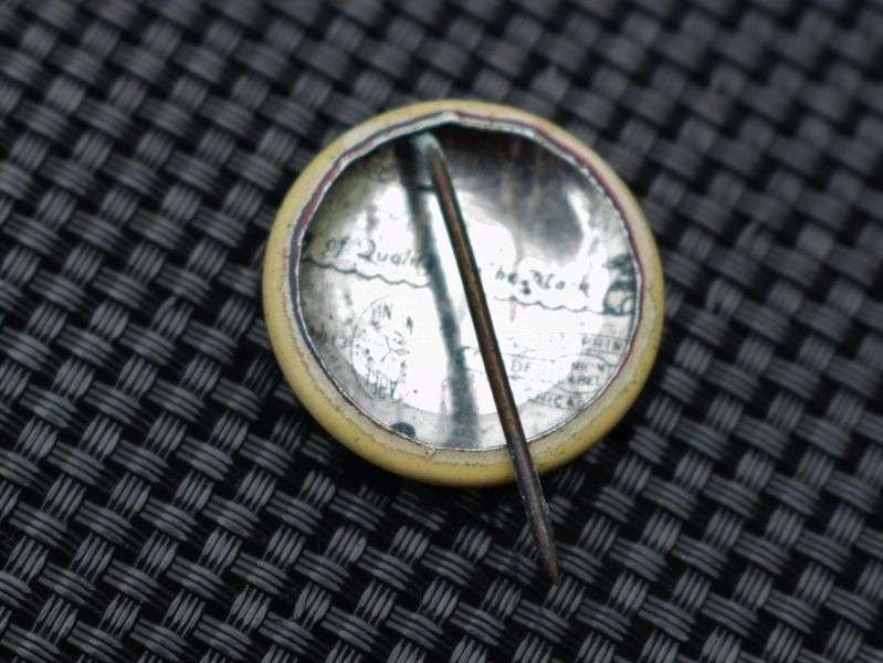 95) Excellent Original WW2 USO Celluloid Pin Back Badge Small — image 2