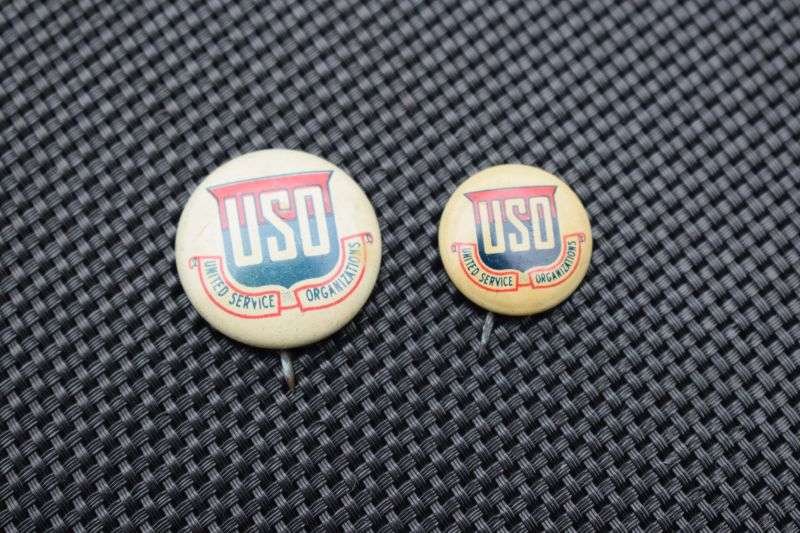 95) Excellent Original WW2 USO Celluloid Pin Back Badge Small — image 3