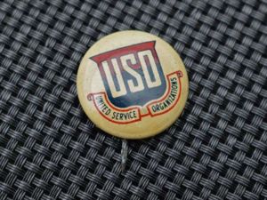 95) Excellent Original WW2 USO Celluloid Pin Back Badge Small