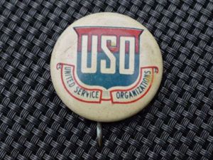 89) Nice Original WW2 US Military USO Celluloid Pin Back …
