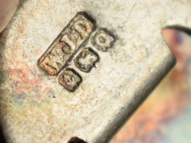 43) Excellent Original Hallmarked Silver Royal Army Reserve Lapel Badge 1938 — image 2