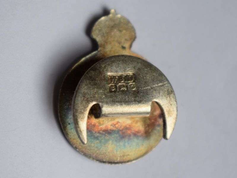 43) Excellent Original Hallmarked Silver Royal Army Reserve Lapel Badge 1938 — image 3