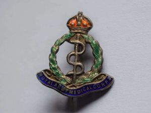134) Good Original WW1 WW2 RAMC Pin Sweetheart Brooch