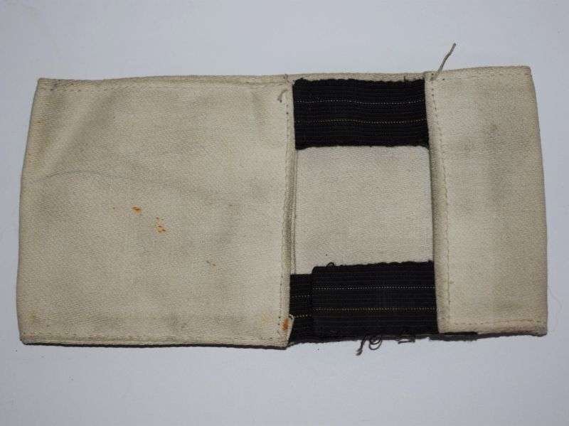 121) Excellent WW2 British Heavy Duty Printed Medics Armband — image 4