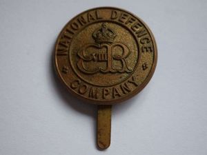 38) Good Original Edward 8th National Defence Company Cap Badge