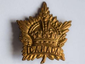 36) Small WW1 WW2 Canadian Maple Leaf Sweetheart Brooch