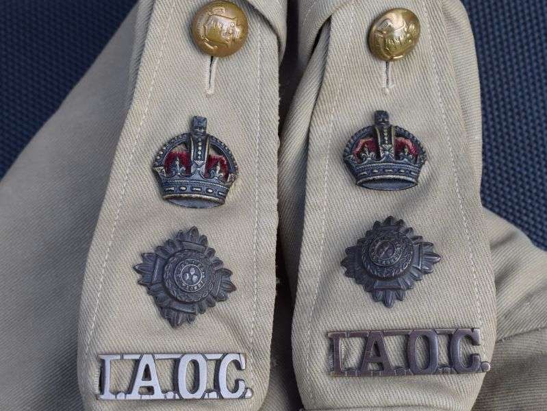 7) Excellent Original WW2 Indian Army Ordnance Corps Officers KD Jacket & Southern Army India Insignia — image 9